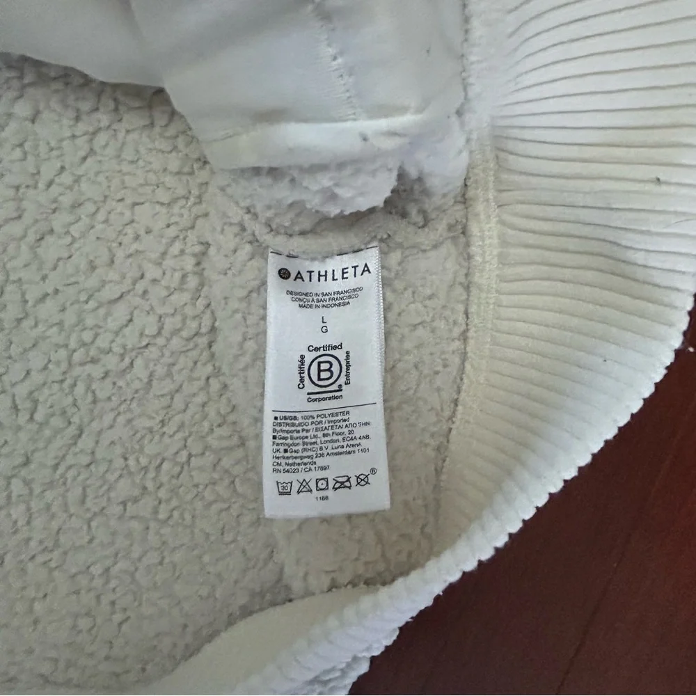 Athleta Tugga Jacket fleece full zip white, large zippered pockets